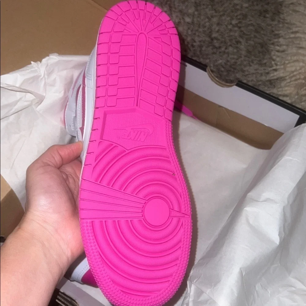 JORDAN GRADE SCHOOL AIR JORDAN 1 MID Girls – Iris Whisper/Fire Pink-white